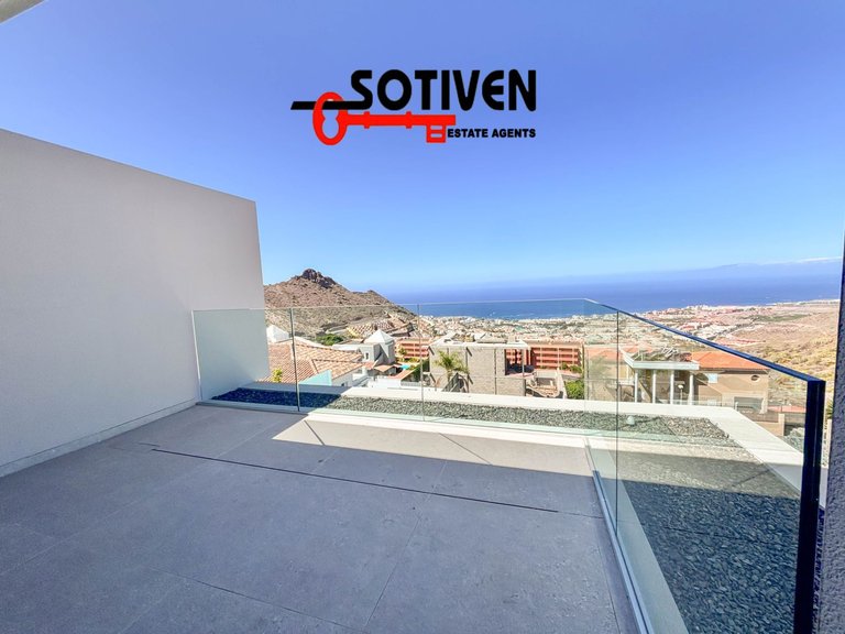 Villa for Sale in Adeje, Sta.cruz Tener. 41