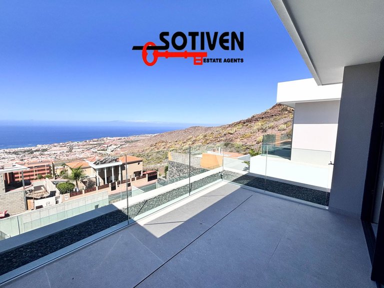 Villa for Sale in Adeje, Sta.cruz Tener. 42