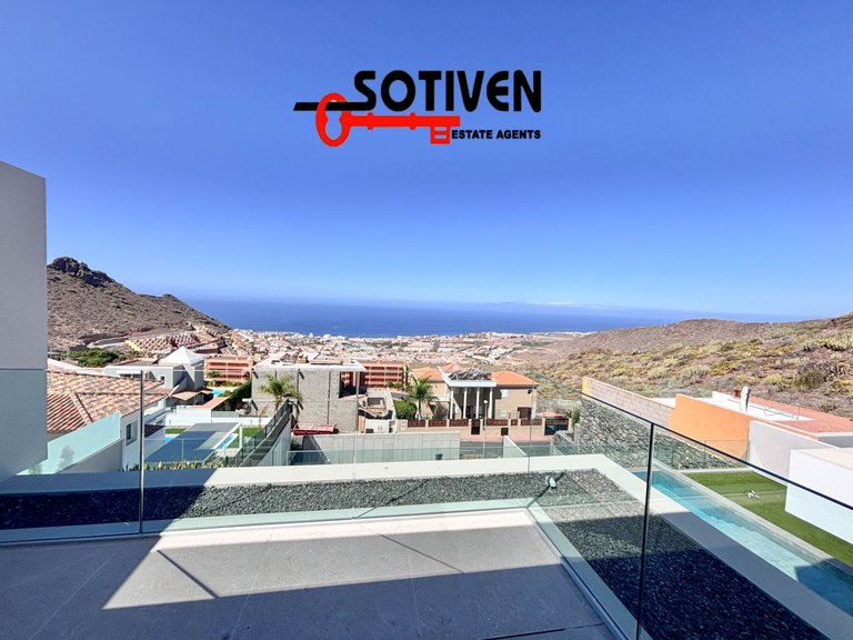 Villa for Sale in Adeje, Sta.cruz Tener. 43