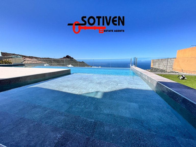 Villa for Sale in Adeje, Sta.cruz Tener. 5