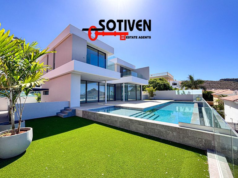 Villa for Sale in Adeje, Sta.cruz Tener. 1