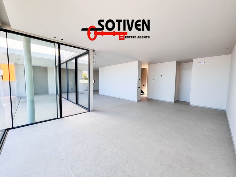 Villa for Sale in Adeje, Sta.cruz Tener. 12