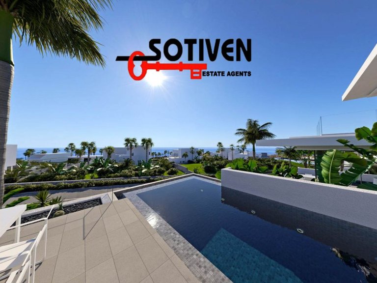Villa for Sale in Guía De Isora, Sta.cruz Tener. 13