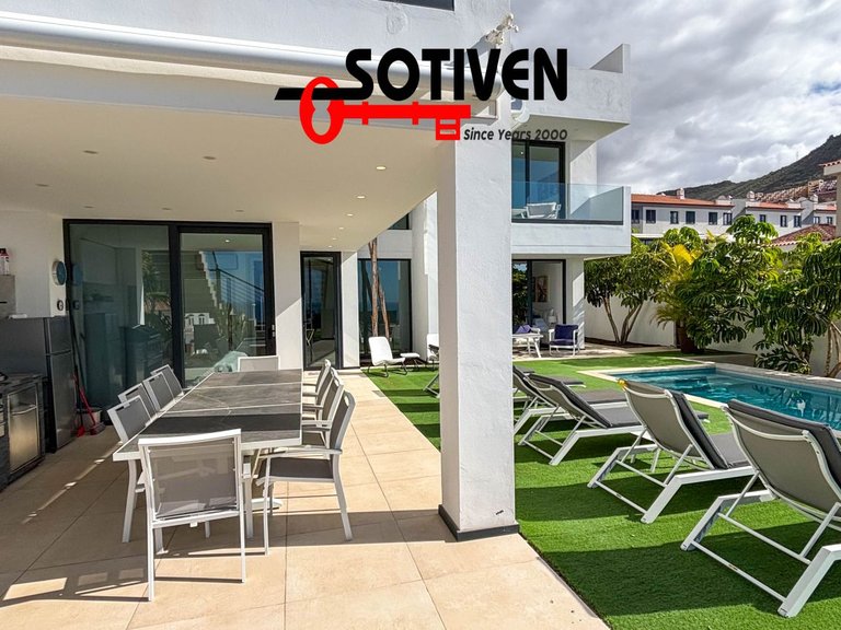Villa for Sale in Adeje, Sta.cruz Tener. 10