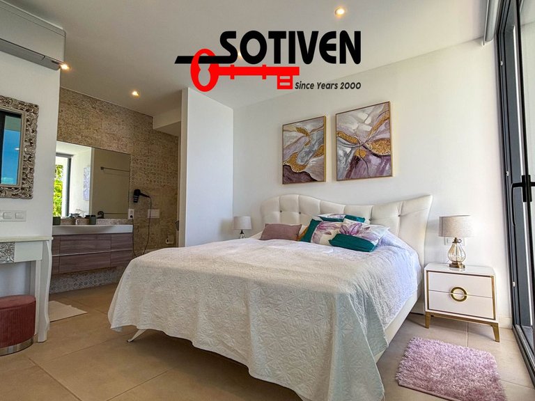 Villa for Sale in Adeje, Sta.cruz Tener. 18