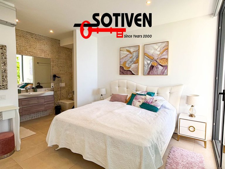 Villa for Sale in Adeje, Sta.cruz Tener. 21