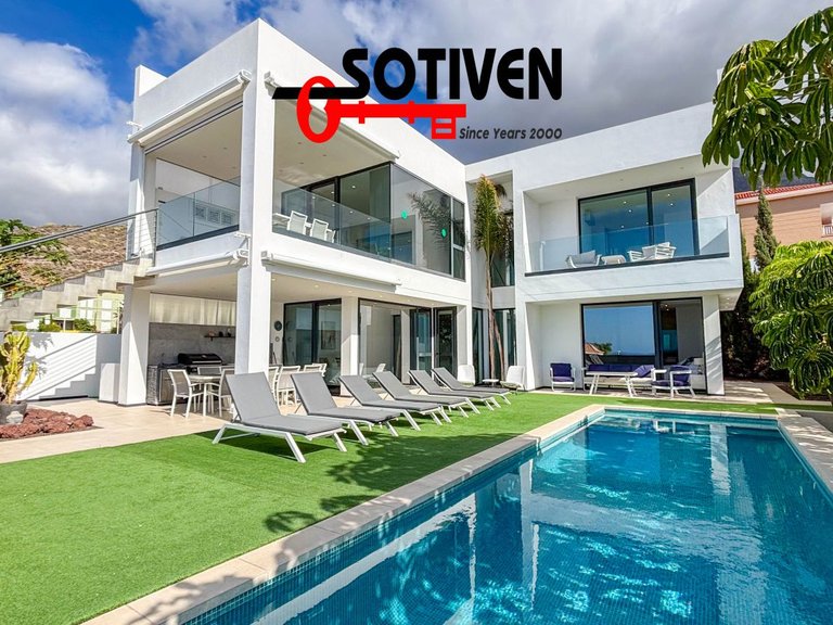 Villa for Sale in Adeje, Sta.cruz Tener. 2
