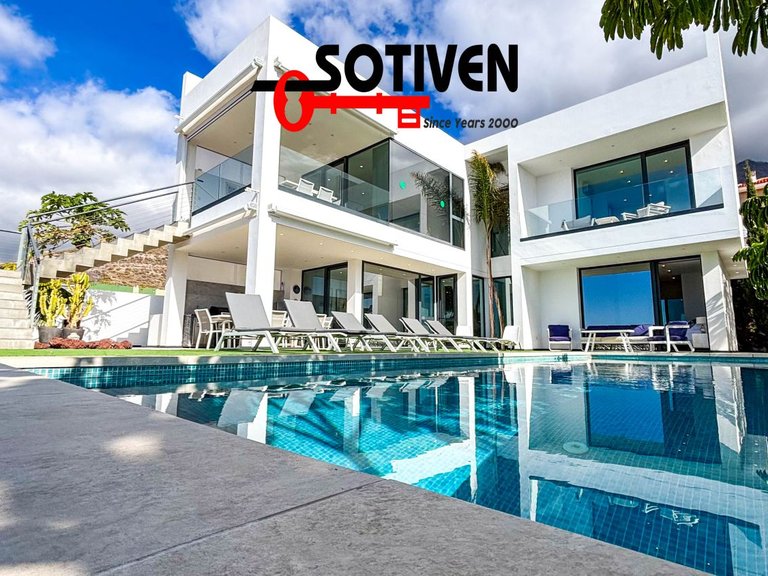 Villa for Sale in Adeje, Sta.cruz Tener. 3