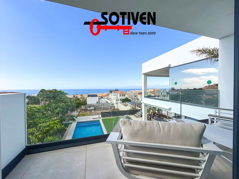 Villa for Sale in Adeje, Sta.cruz Tener. 36
