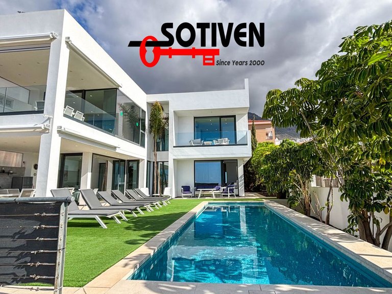 Villa for Sale in Adeje, Sta.cruz Tener. 4