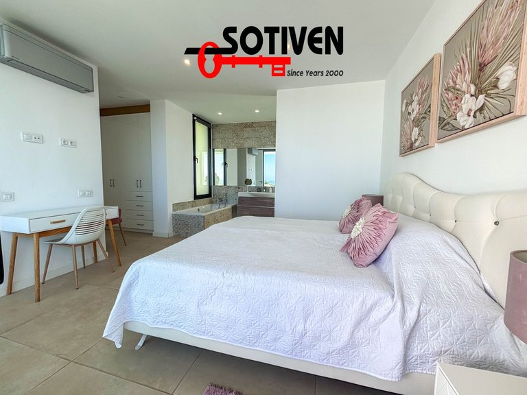 Villa for Sale in Adeje, Sta.cruz Tener. 39