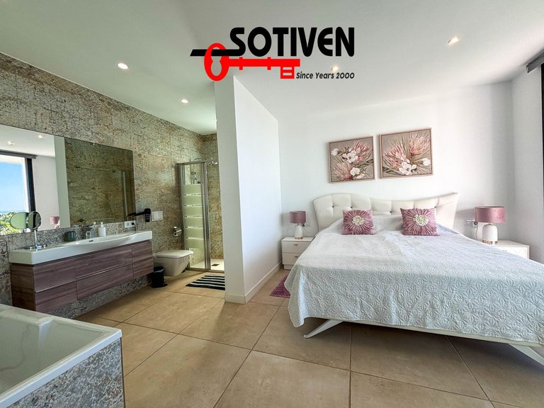 Villa for Sale in Adeje, Sta.cruz Tener. 41