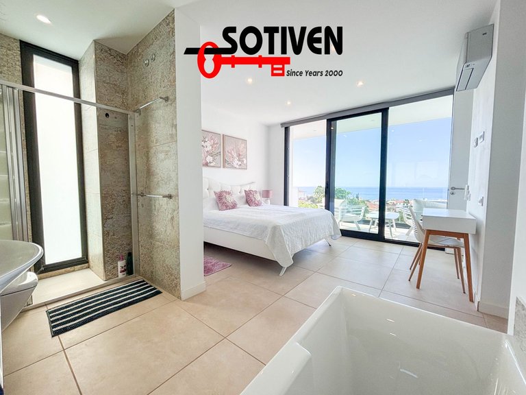 Villa for Sale in Adeje, Sta.cruz Tener. 43