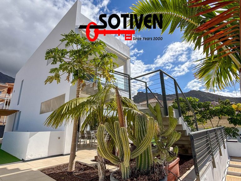 Villa for Sale in Adeje, Sta.cruz Tener. 45