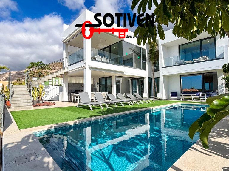 Villa for Sale in Adeje, Sta.cruz Tener. 1