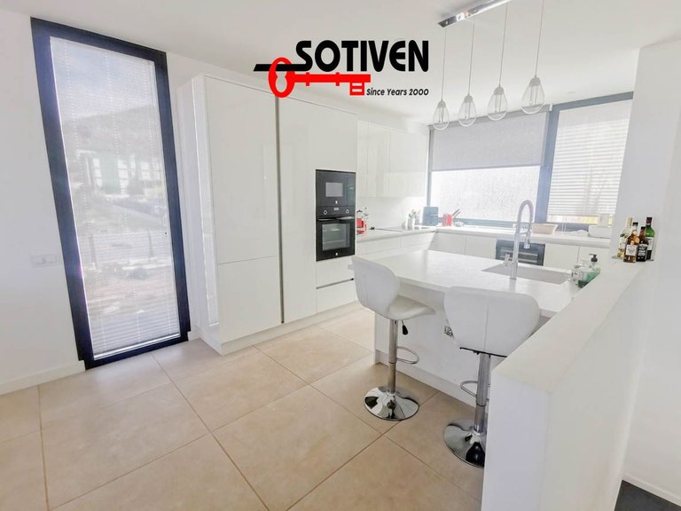 Villa for Sale in Adeje, Sta.cruz Tener. 28