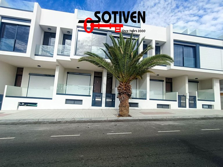 Town House for Sale in Guía De Isora, Sta.cruz Tener. 5