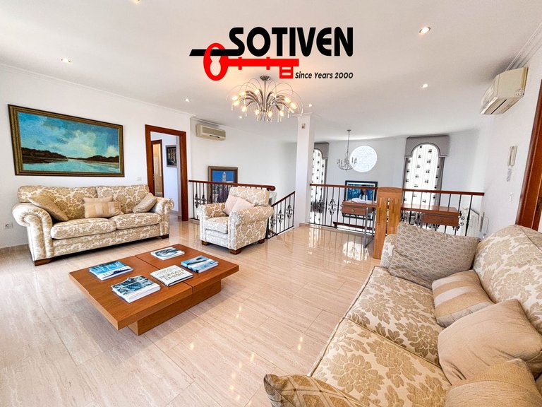 Villa for Sale in Adeje, Sta.cruz Tener. 19