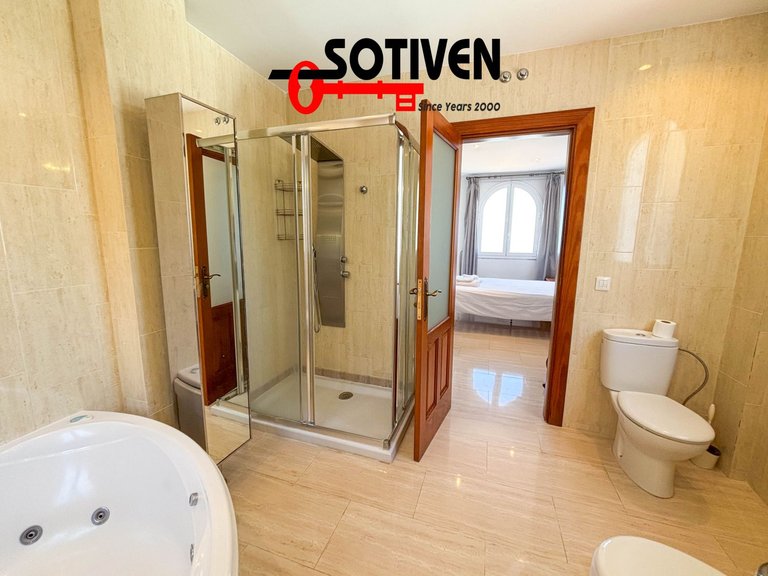 Villa for Sale in Adeje, Sta.cruz Tener. 25