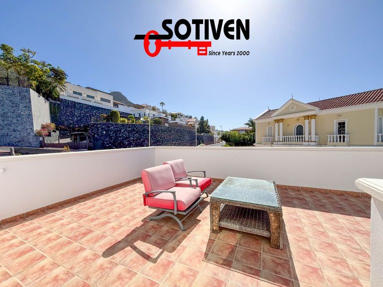 Villa for Sale in Adeje, Sta.cruz Tener. 32