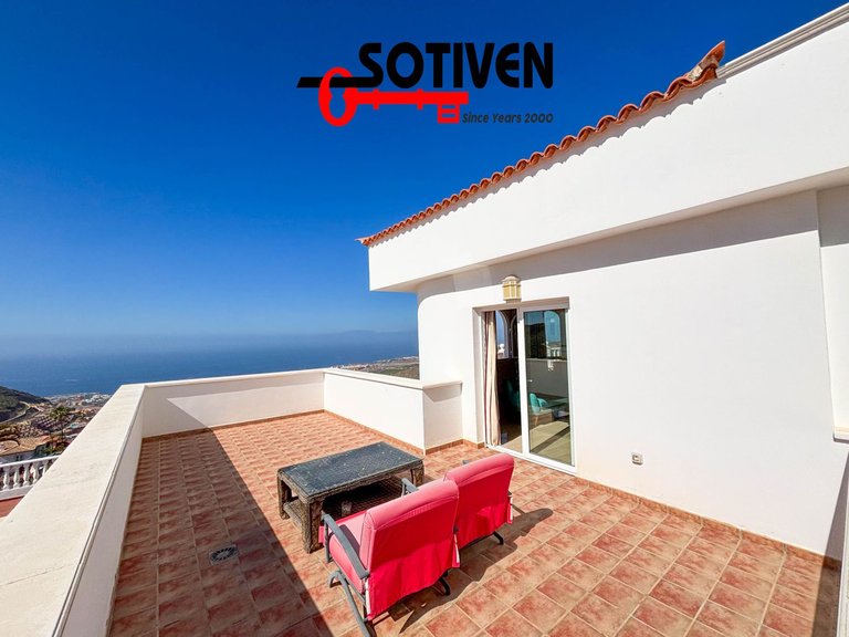 Villa for Sale in Adeje, Sta.cruz Tener. 33