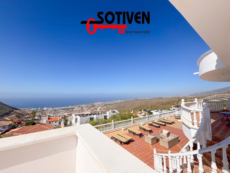 Villa for Sale in Adeje, Sta.cruz Tener. 34