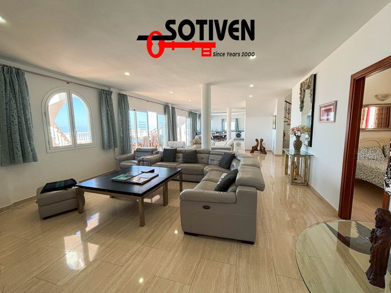 Villa for Sale in Adeje, Sta.cruz Tener. 40