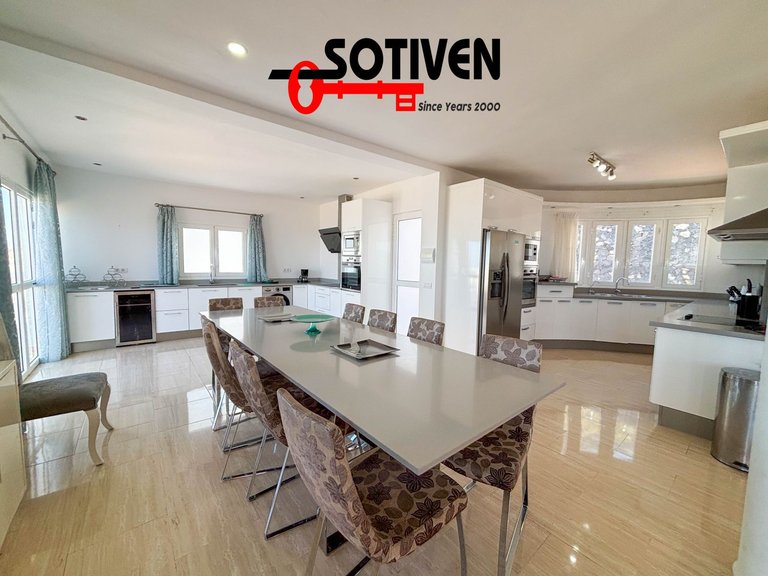 Villa for Sale in Adeje, Sta.cruz Tener. 48