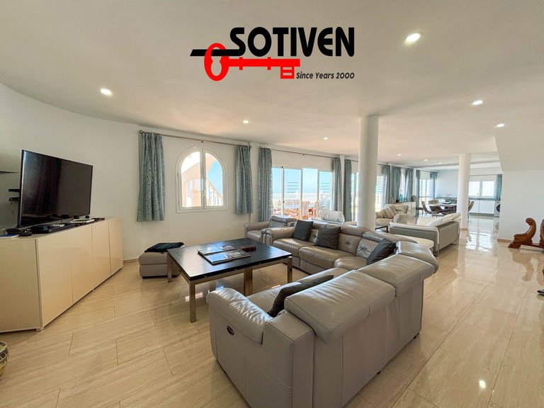 Villa for Sale in Adeje, Sta.cruz Tener. 43
