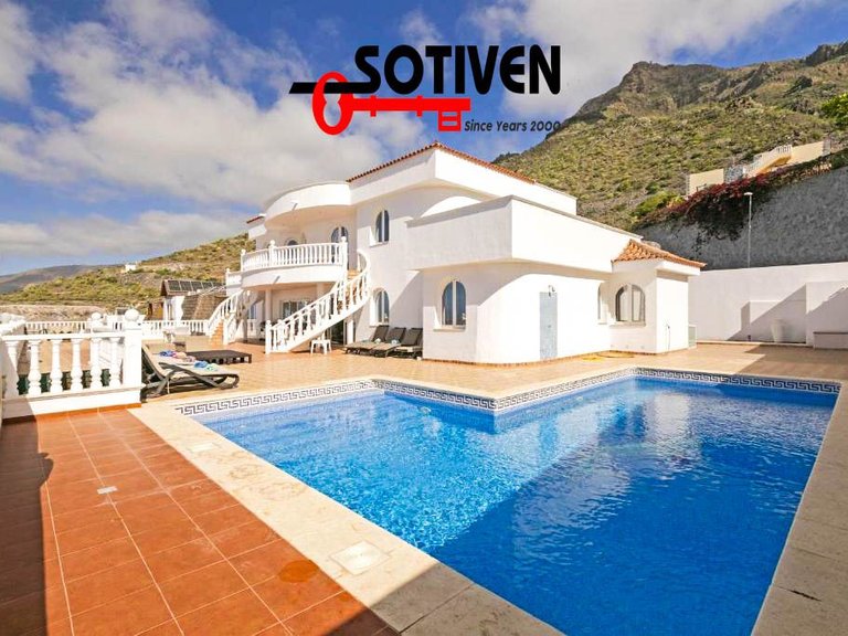 Villa for Sale in Adeje, Sta.cruz Tener. 5