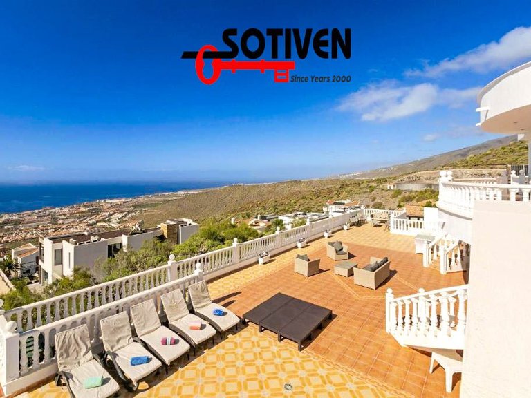 Villa for Sale in Adeje, Sta.cruz Tener. 3