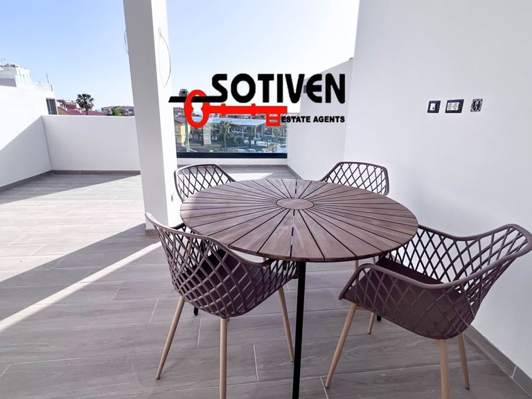 Town House for Sale in Guía De Isora, Sta.cruz Tener. 2