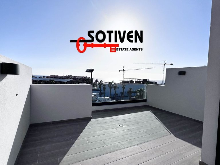Town House for Sale in Guía De Isora, Sta.cruz Tener. 5