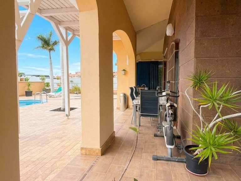 Villa for Sale in Adeje, Sta.cruz Tener. 9