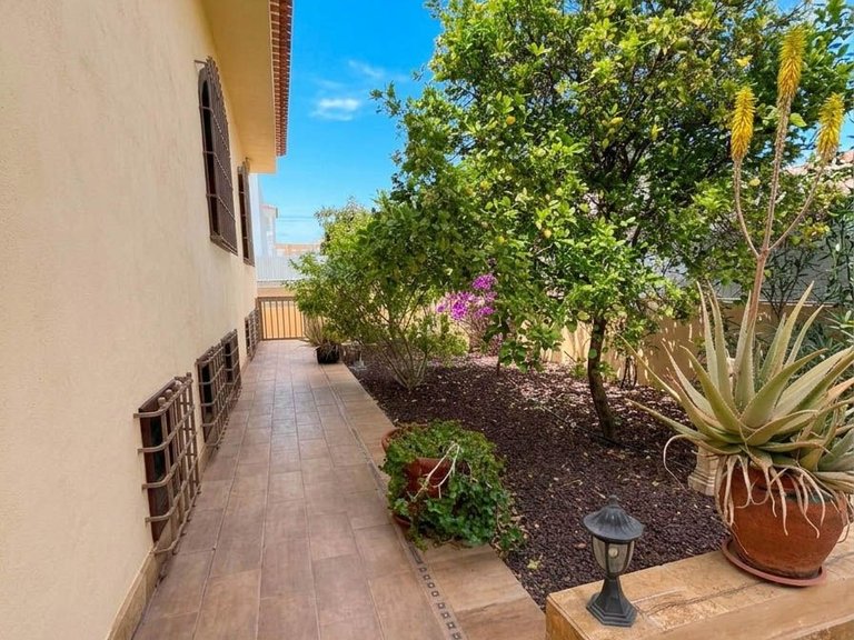 Villa for Sale in Adeje, Sta.cruz Tener. 8