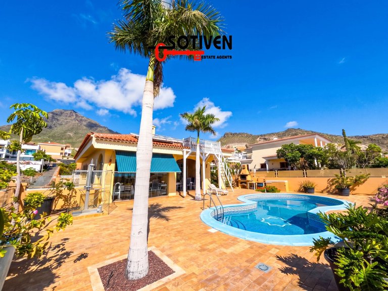 Villa for Sale in Adeje, Sta.cruz Tener. 2