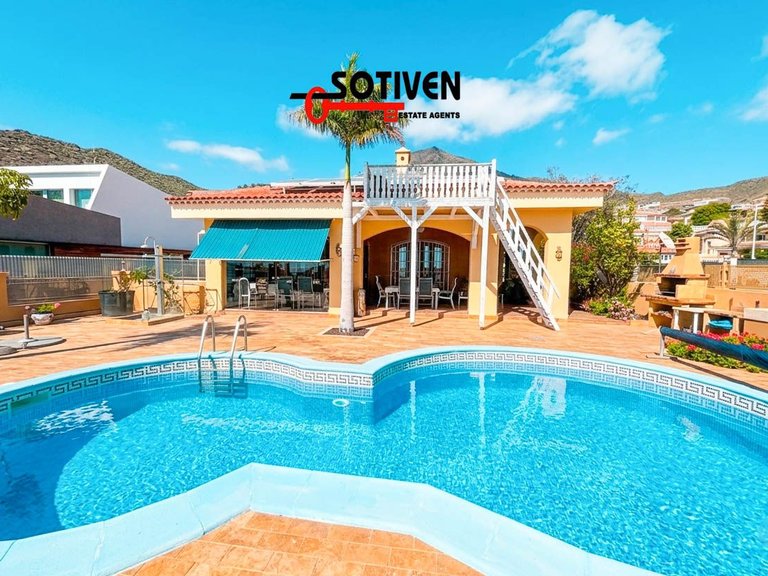 Villa for Sale in Adeje, Sta.cruz Tener. 3