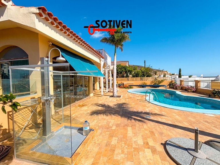 Villa for Sale in Adeje, Sta.cruz Tener. 4