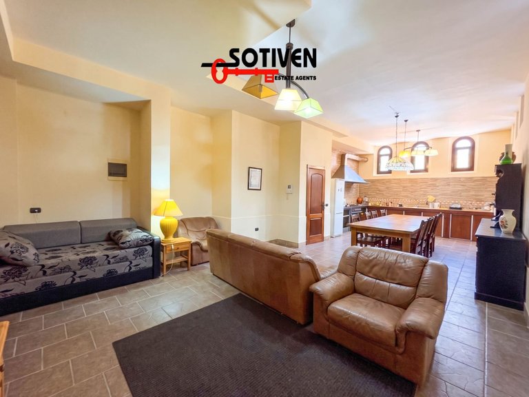 Villa for Sale in Adeje, Sta.cruz Tener. 24