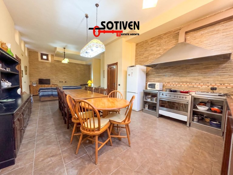 Villa for Sale in Adeje, Sta.cruz Tener. 23