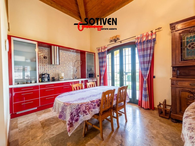 Villa for Sale in Adeje, Sta.cruz Tener. 13