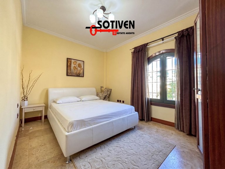 Villa for Sale in Adeje, Sta.cruz Tener. 18