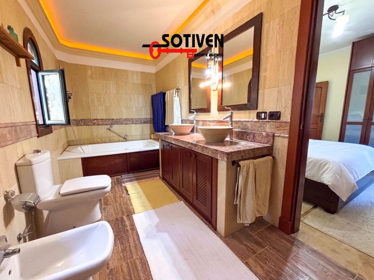Villa for Sale in Adeje, Sta.cruz Tener. 16