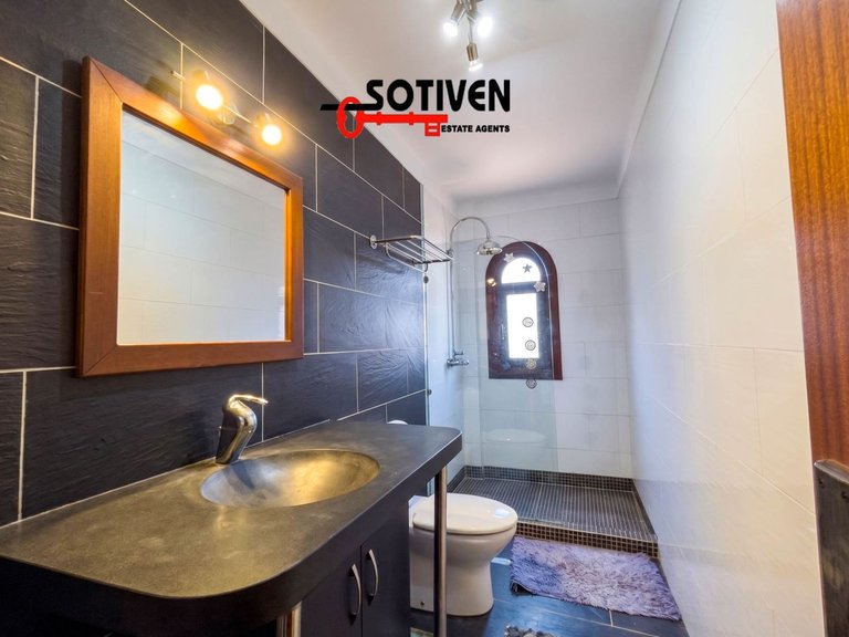 Villa for Sale in Adeje, Sta.cruz Tener. 20
