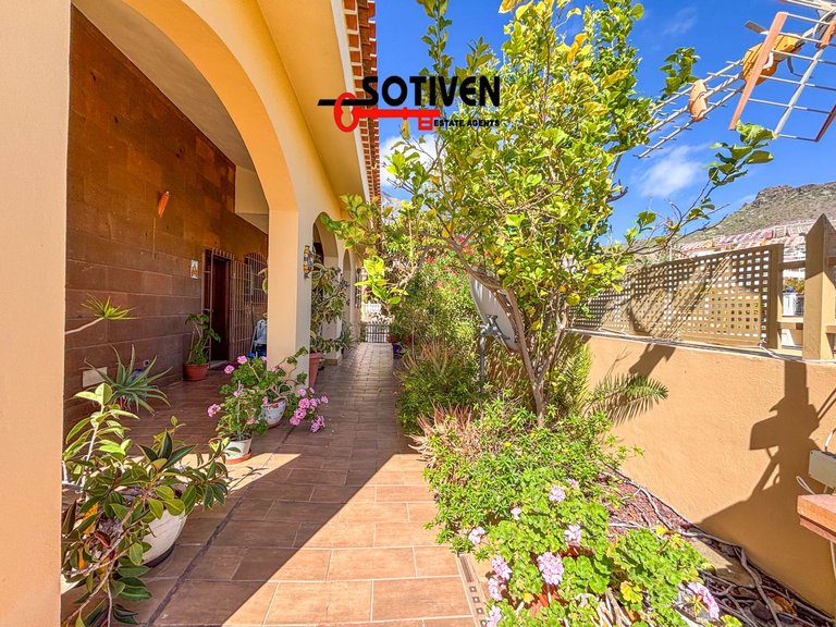 Villa for Sale in Adeje, Sta.cruz Tener. 6