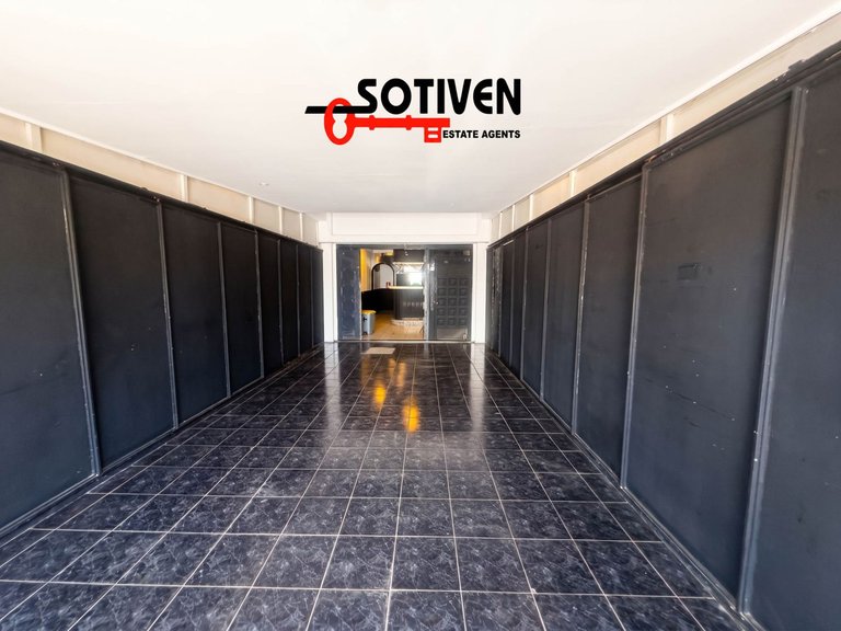 Commercial for Sale in Adeje, Sta.cruz Tener. 10