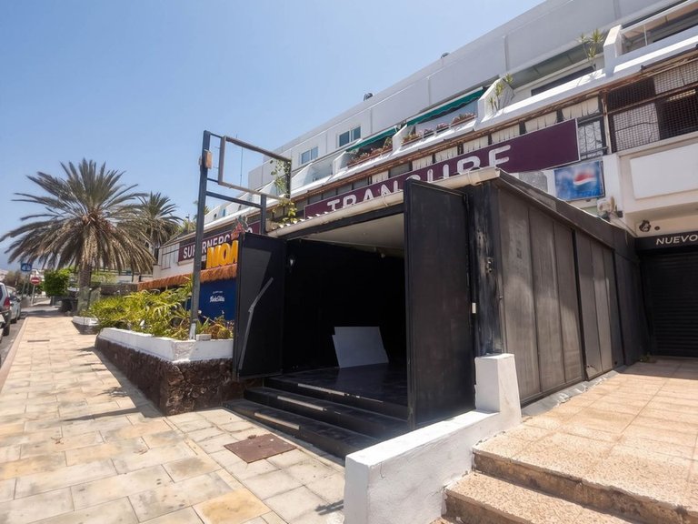 Commercial for Sale in Adeje, Sta.cruz Tener. 11