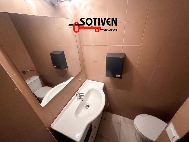 Commercial for Sale in Adeje, Sta.cruz Tener. 9