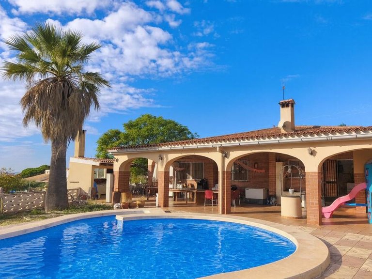 Country House for Sale in Busot, Alicante 1
