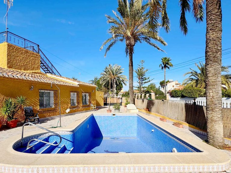 Villa for Sale in Orihuela, Alicante 1